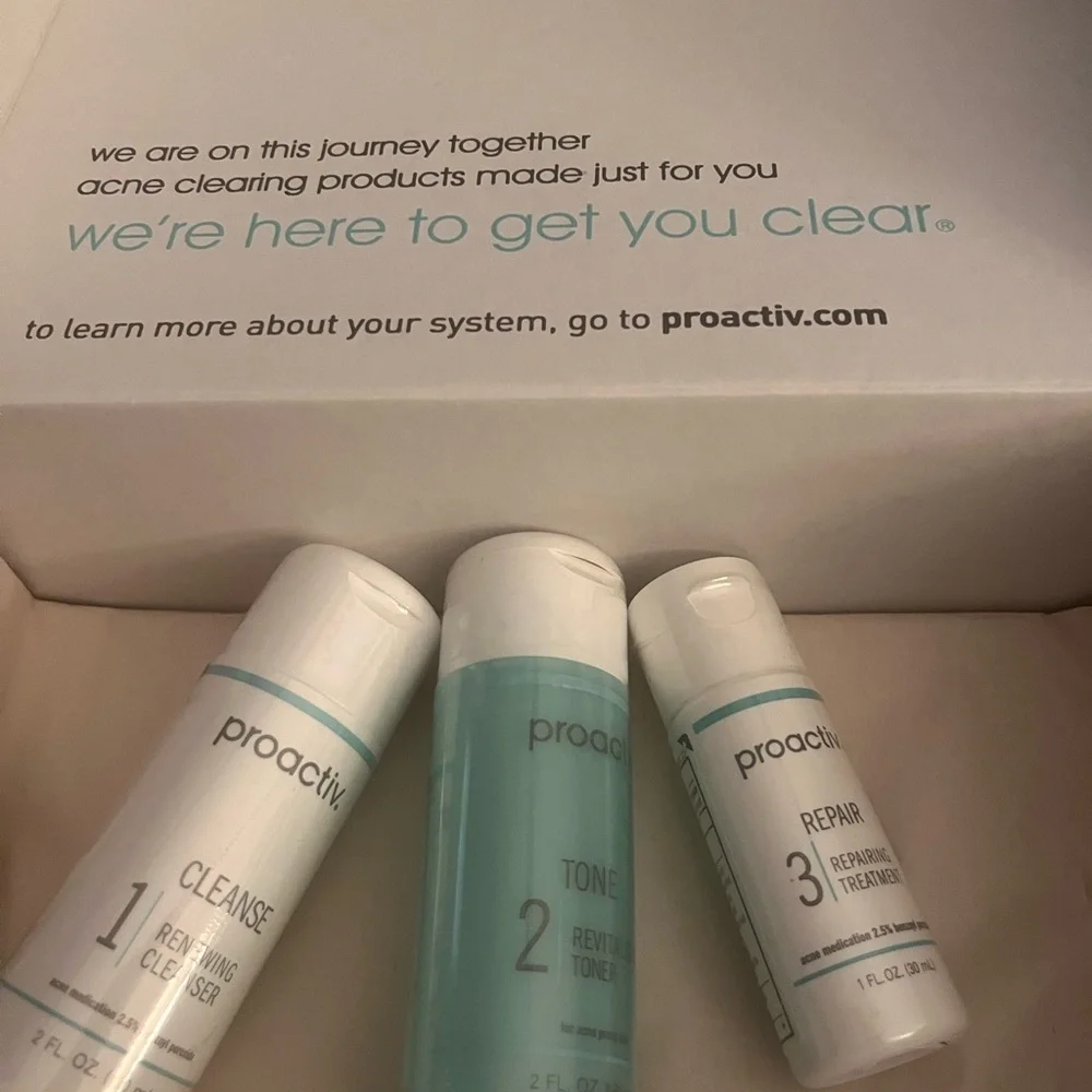 Proactiv White and Blue Skincare Trio - Picture 11 of 16
